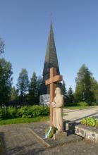 Kyyjärven kirkko, risti ja patsas